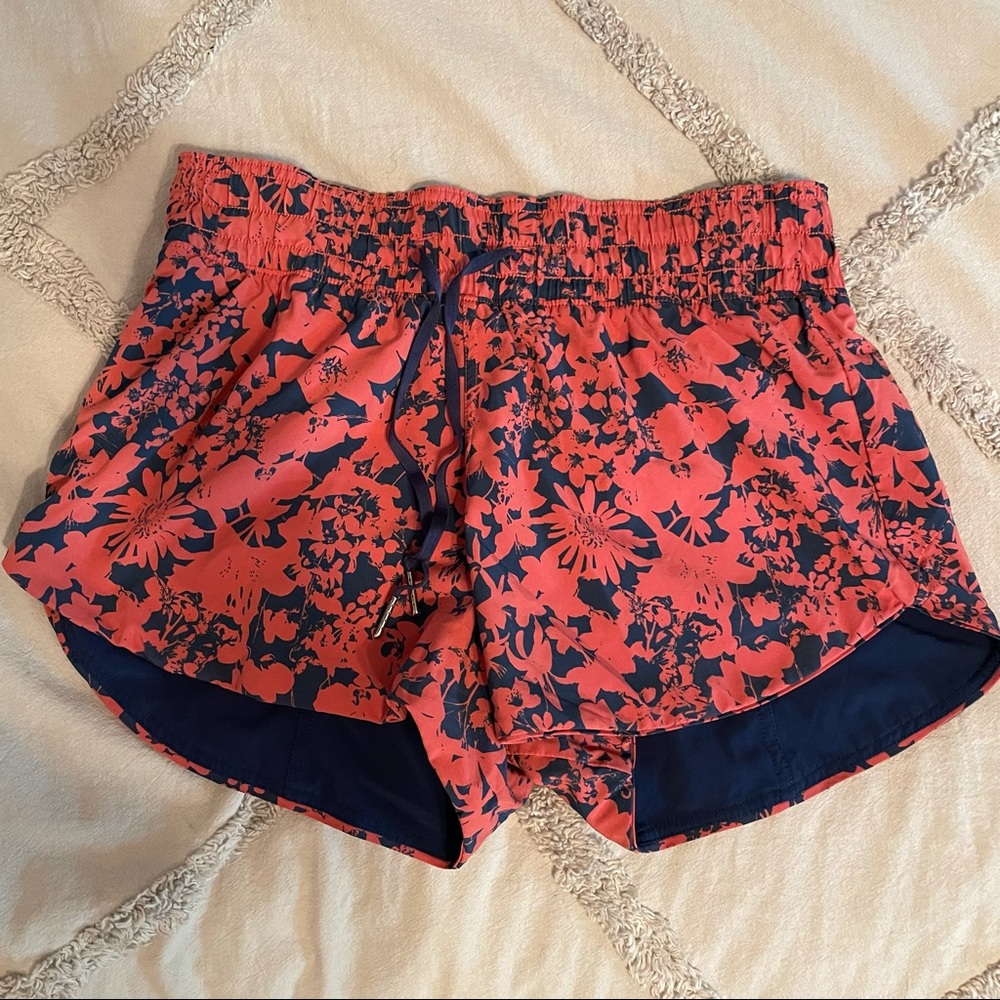 Lululemon Choose a Side Reversible 3” shorts